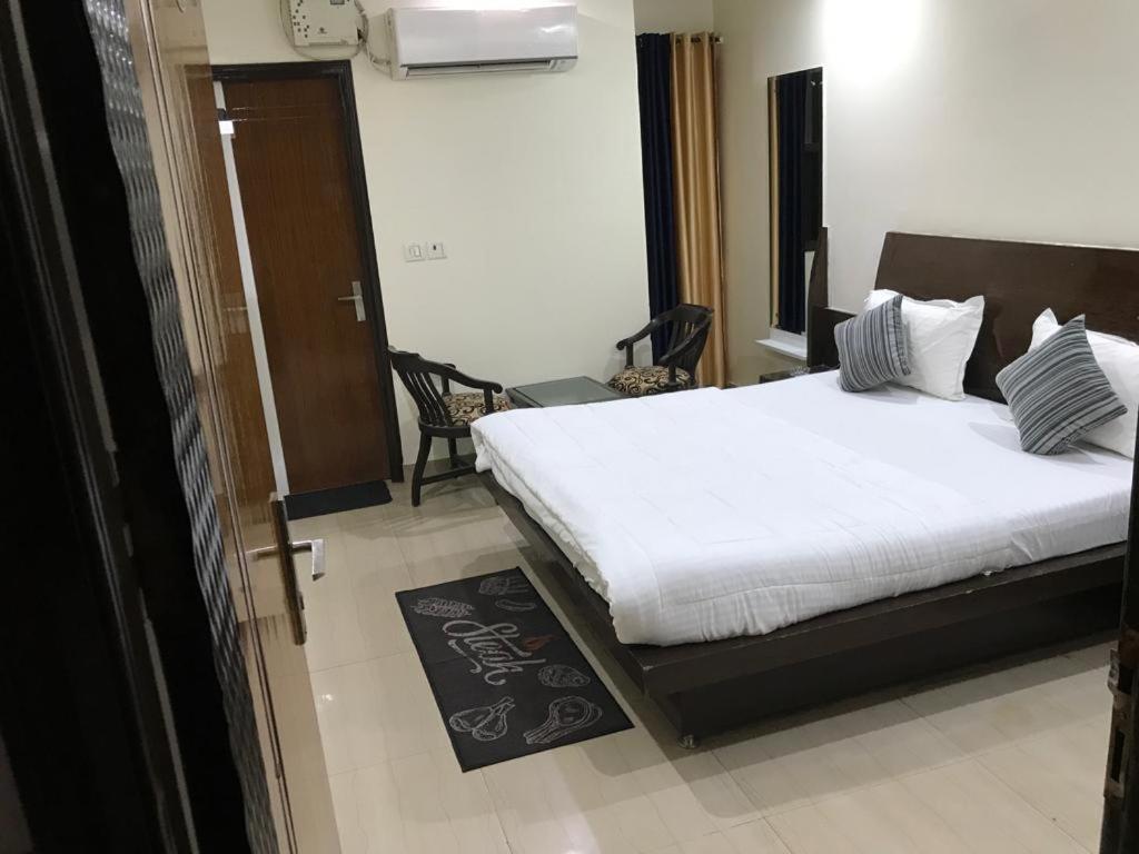 Adb Rooms Udhav Palace New Delhi Extérieur photo